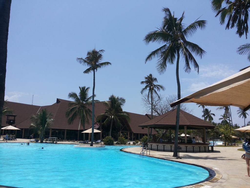 Amani Tiwi Beach Resort Eksteriør billede