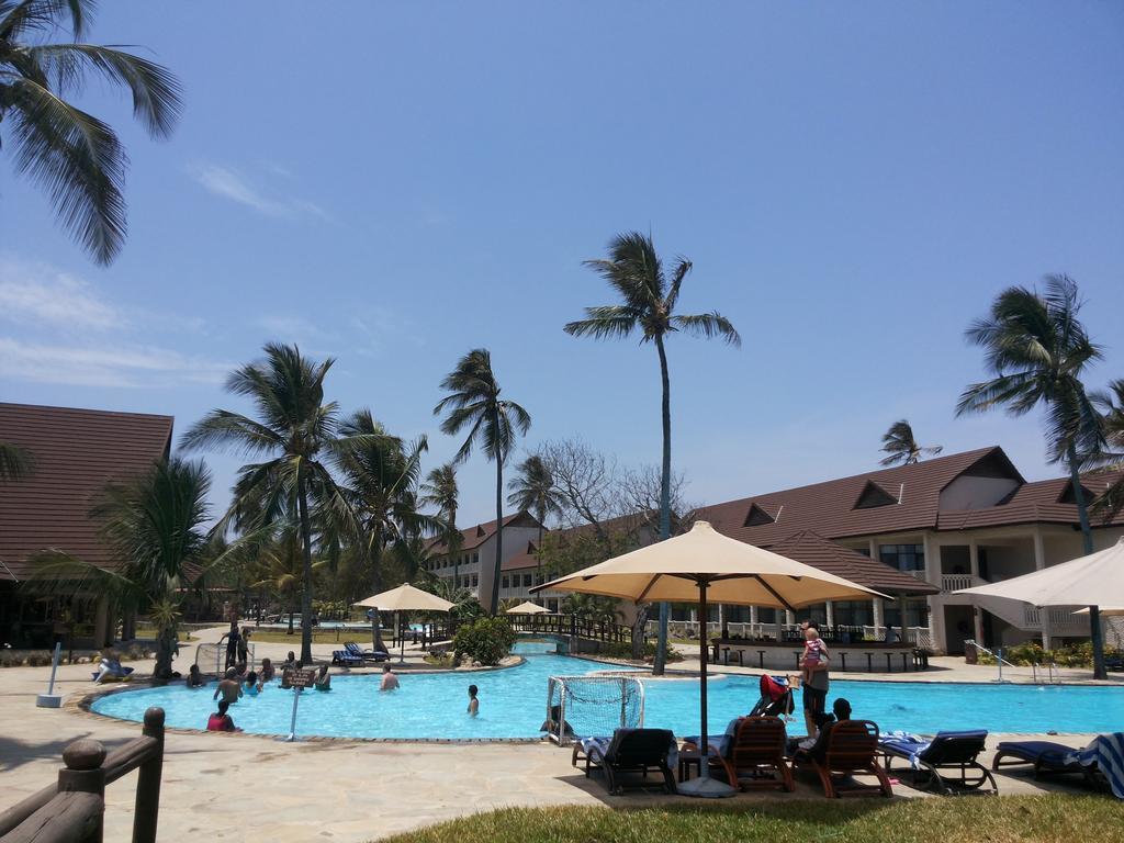 Amani Tiwi Beach Resort Eksteriør billede