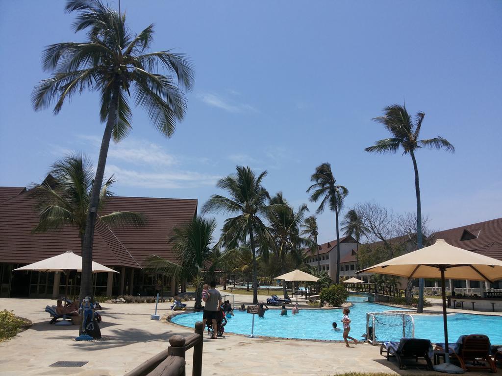 Amani Tiwi Beach Resort Eksteriør billede