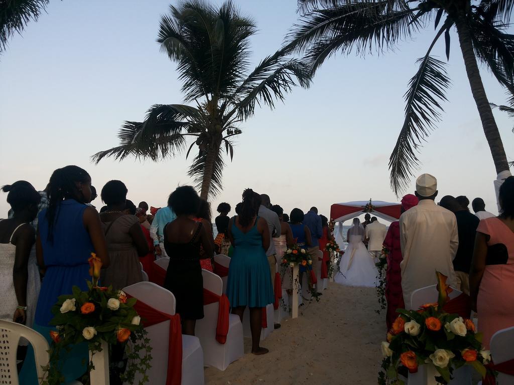 Amani Tiwi Beach Resort Eksteriør billede