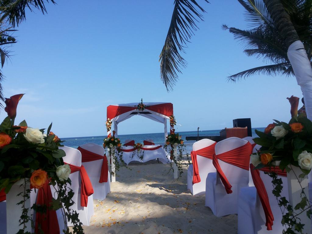 Amani Tiwi Beach Resort Eksteriør billede